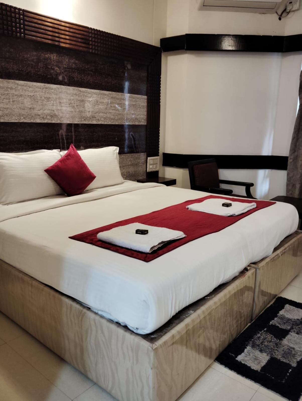Hotel New Rajdarshan 马迪凯里 外观 照片