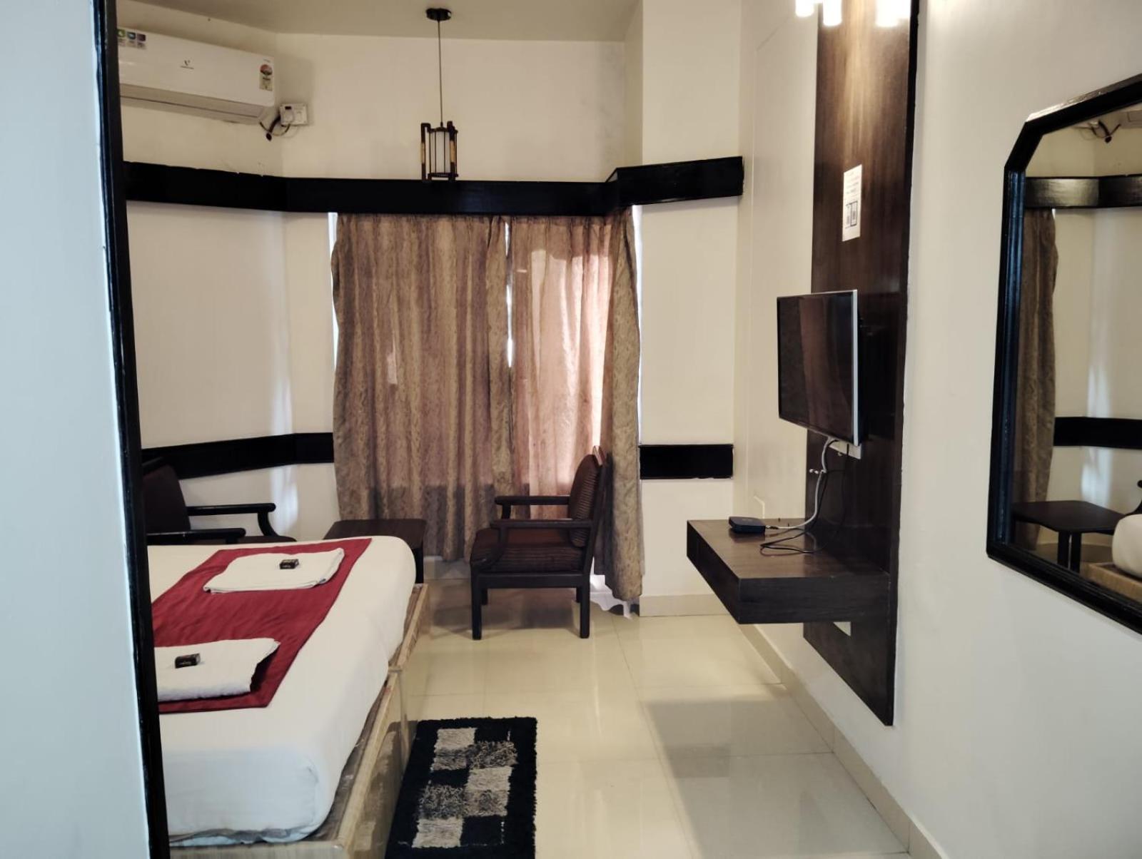 Hotel New Rajdarshan 马迪凯里 外观 照片