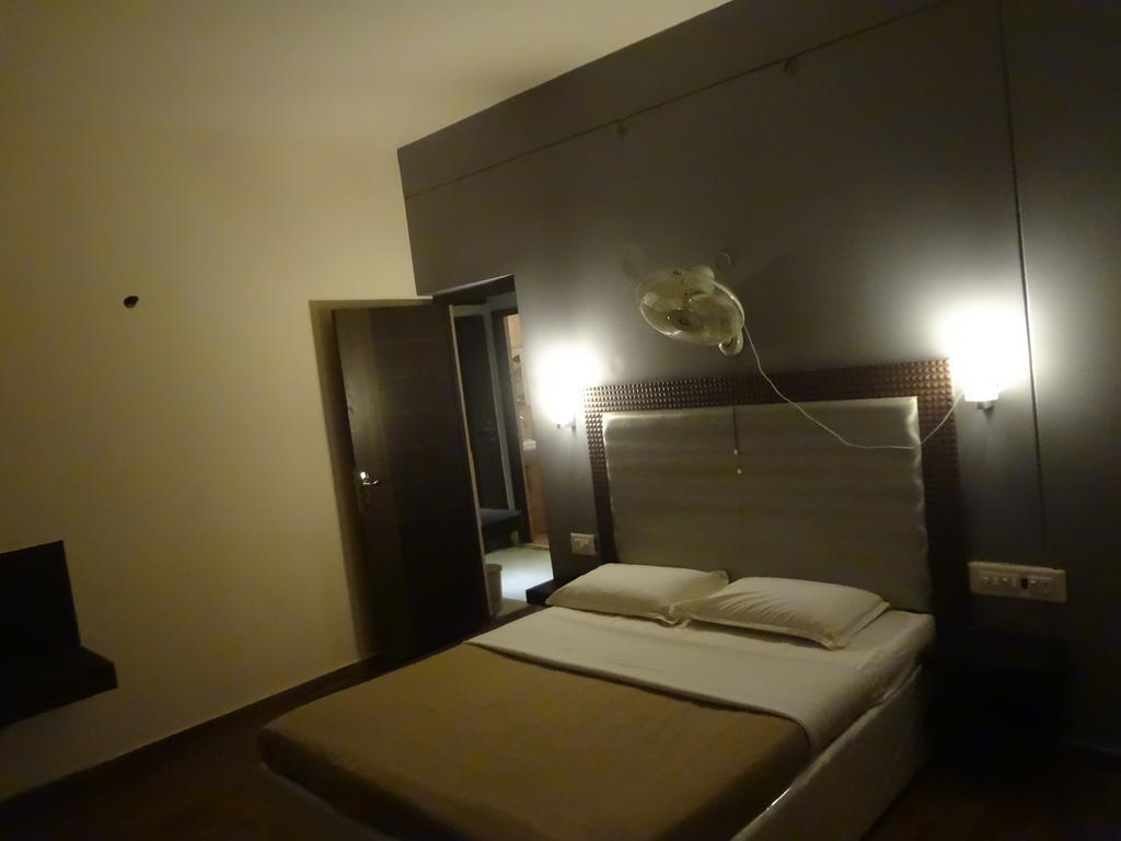 Hotel New Rajdarshan 马迪凯里 外观 照片